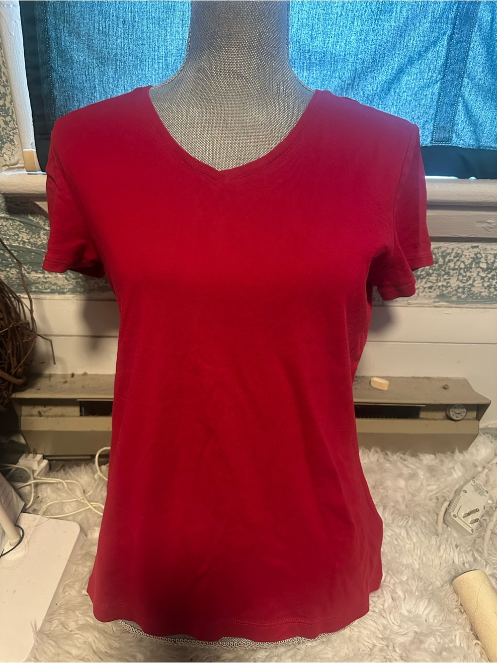 croft & barrow Women's Red V-Neck Short Sleeve Tee